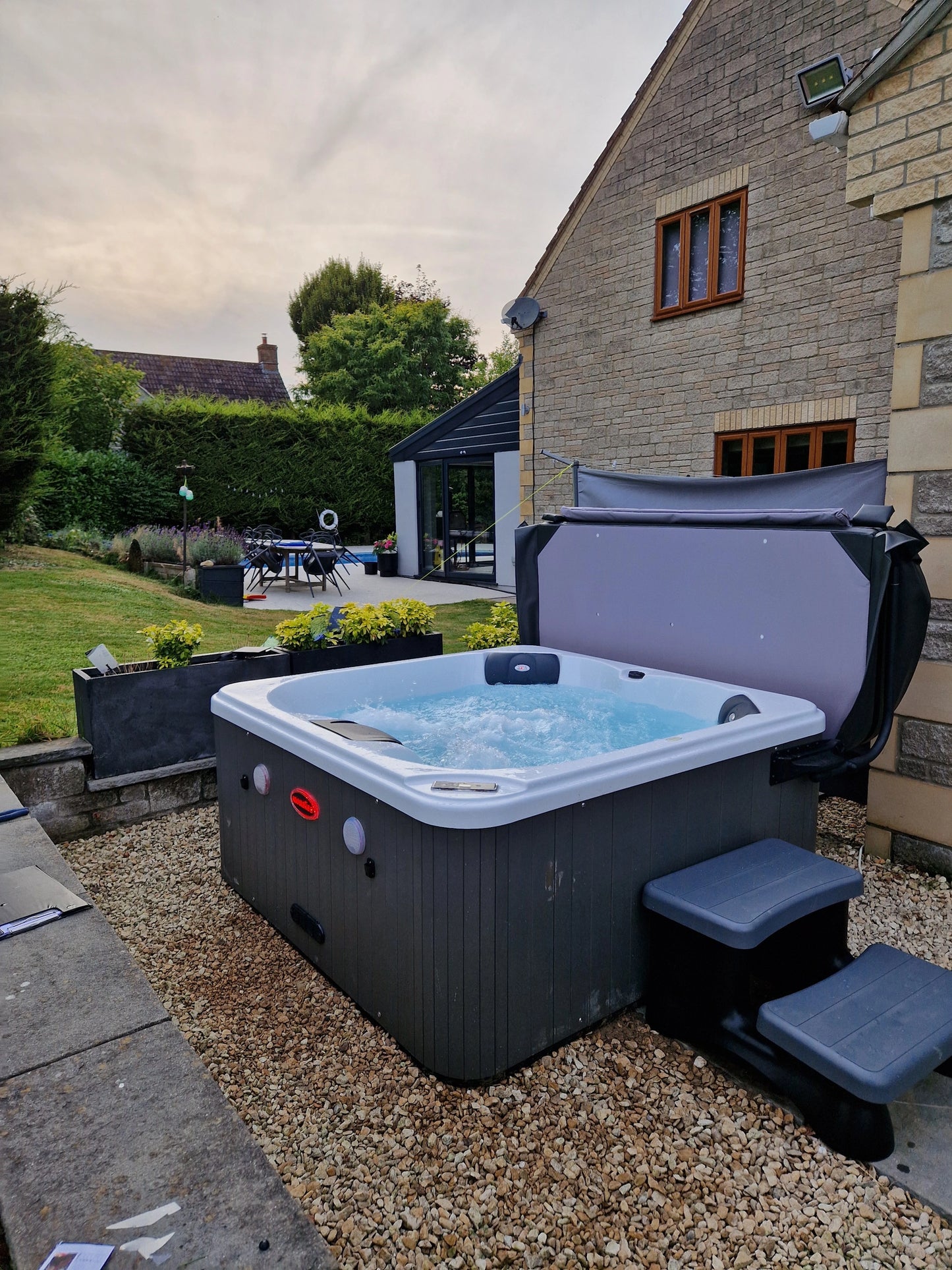 Triton SE Premium - 4 Person Plug and Play Hot Tub