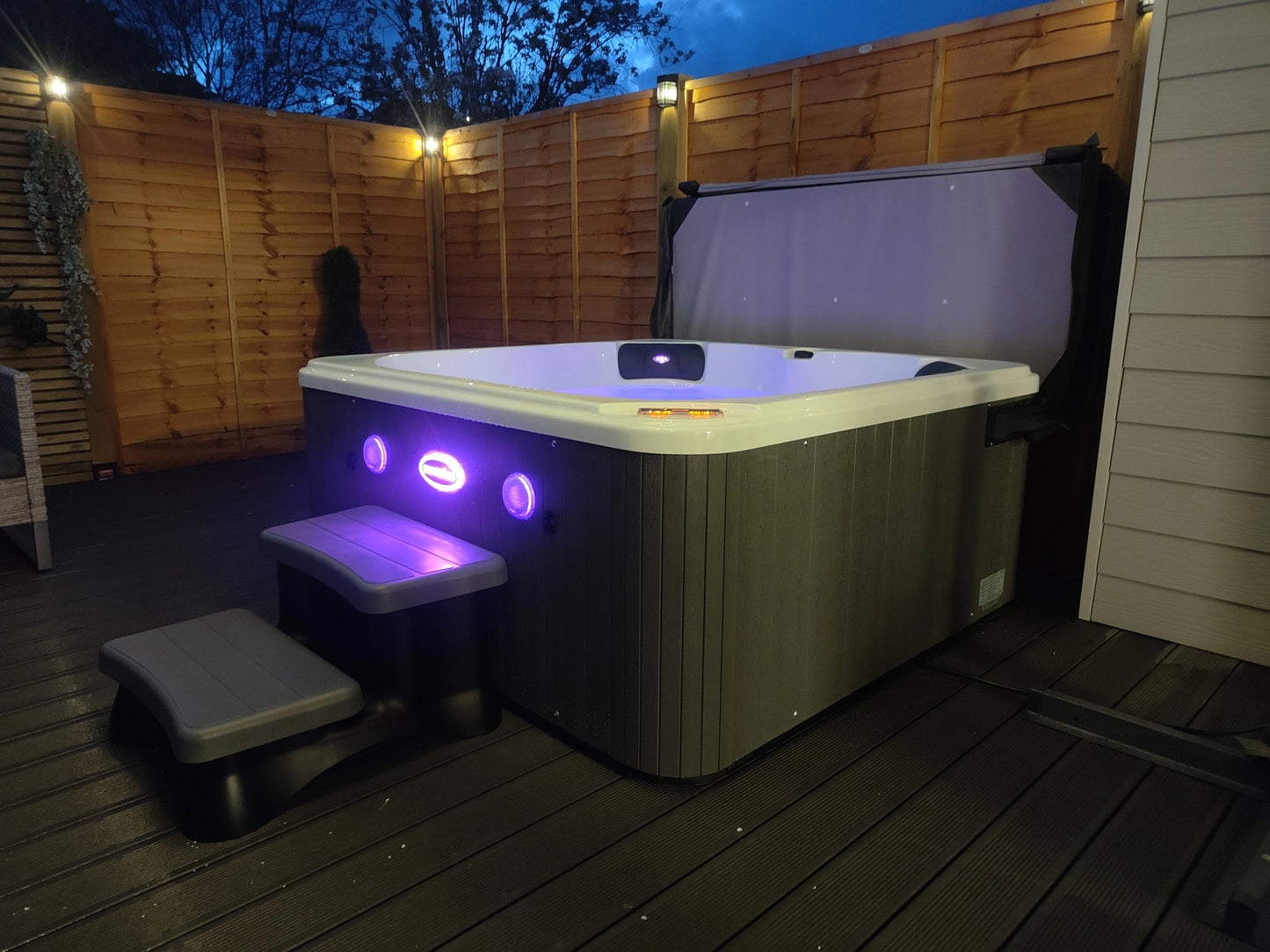 Triton SE Premium - 4 Person Plug and Play Hot Tub