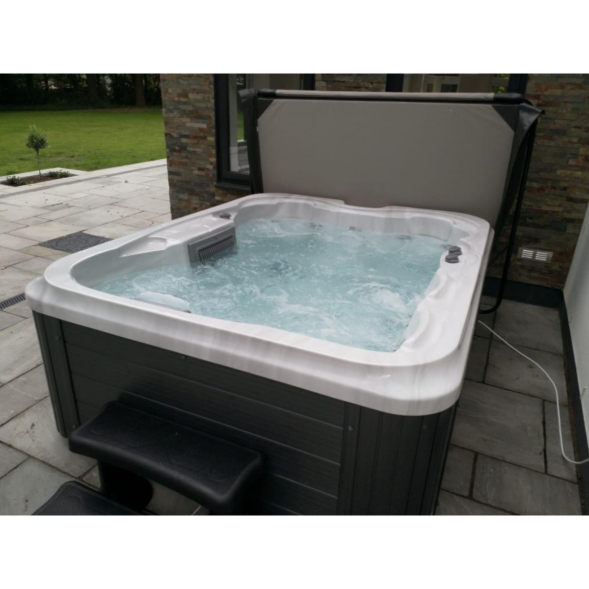 Sunstorm Aurora - 5 Person Plug and Play Hot Tub