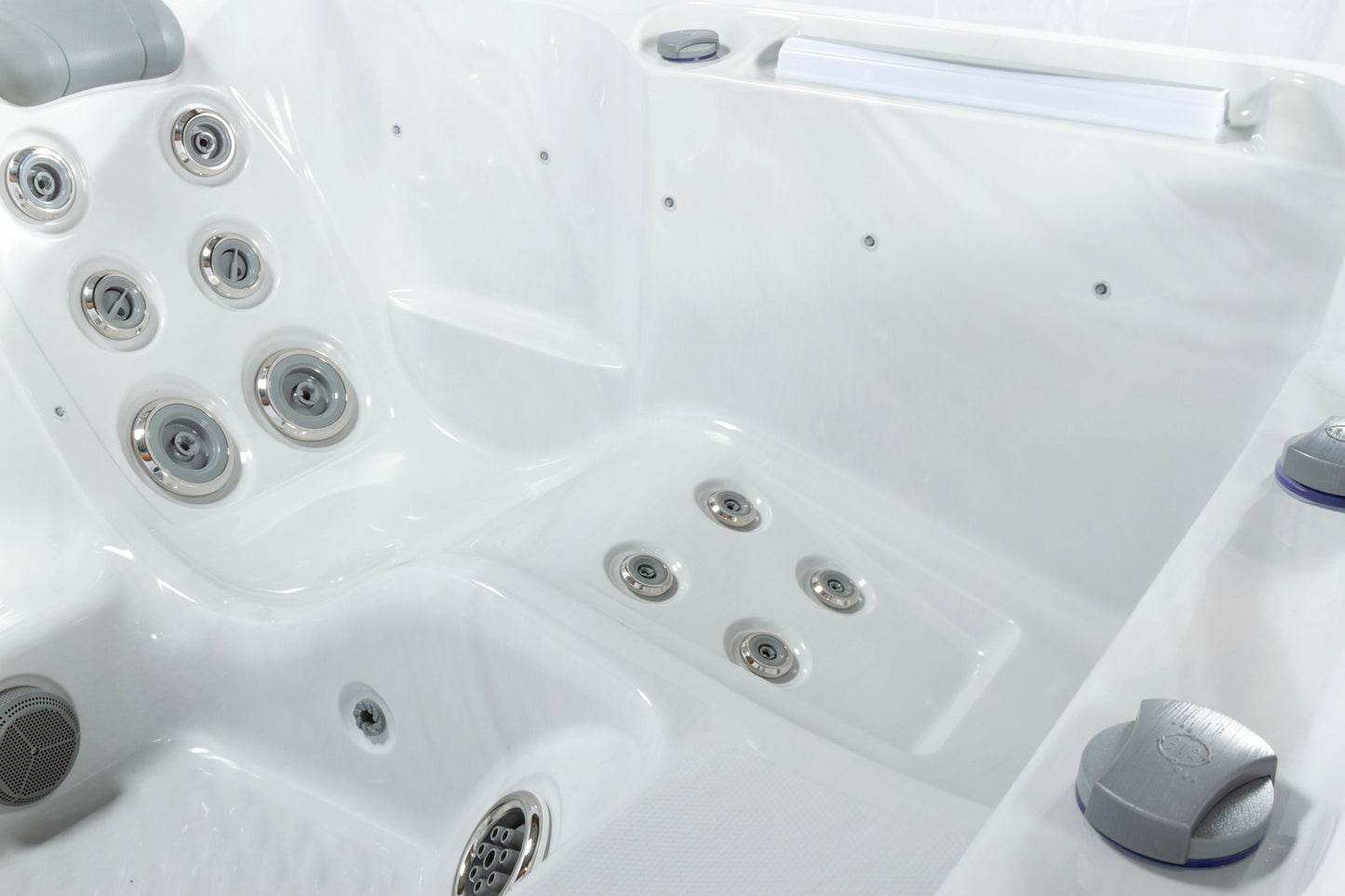 Alicante - 5 Person Plug and Play Hot Tub