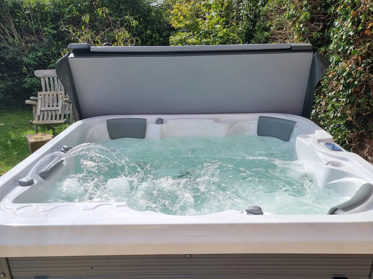 Galaxy - 6 Person Plug & Play Hot Tub Spa