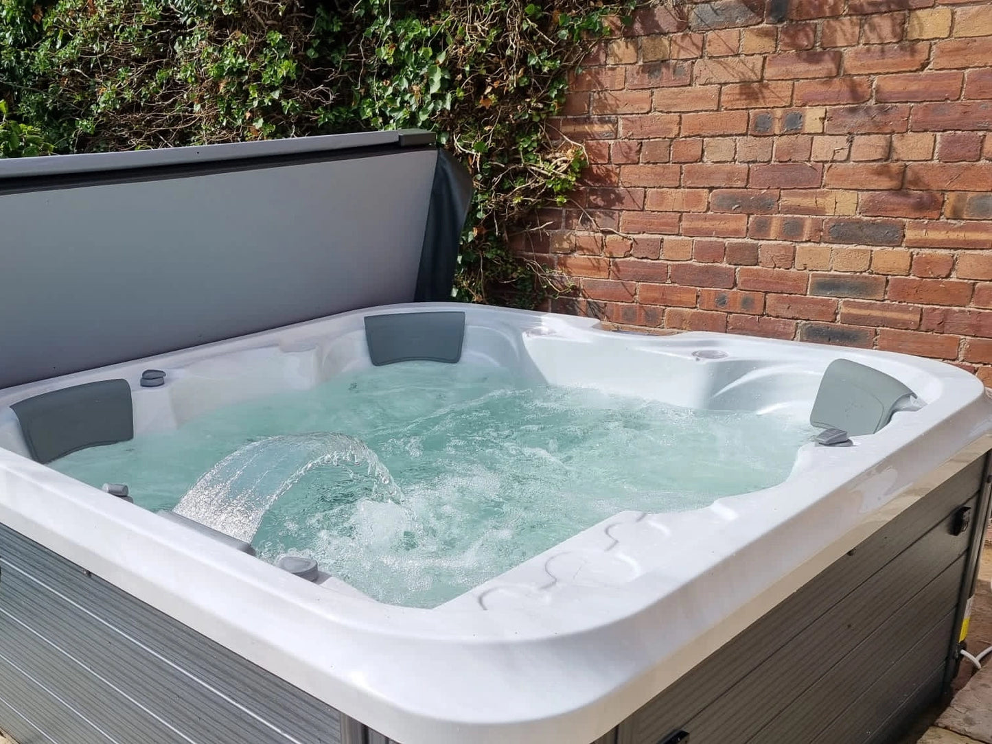 Galaxy - 6 Person Plug & Play Hot Tub Spa