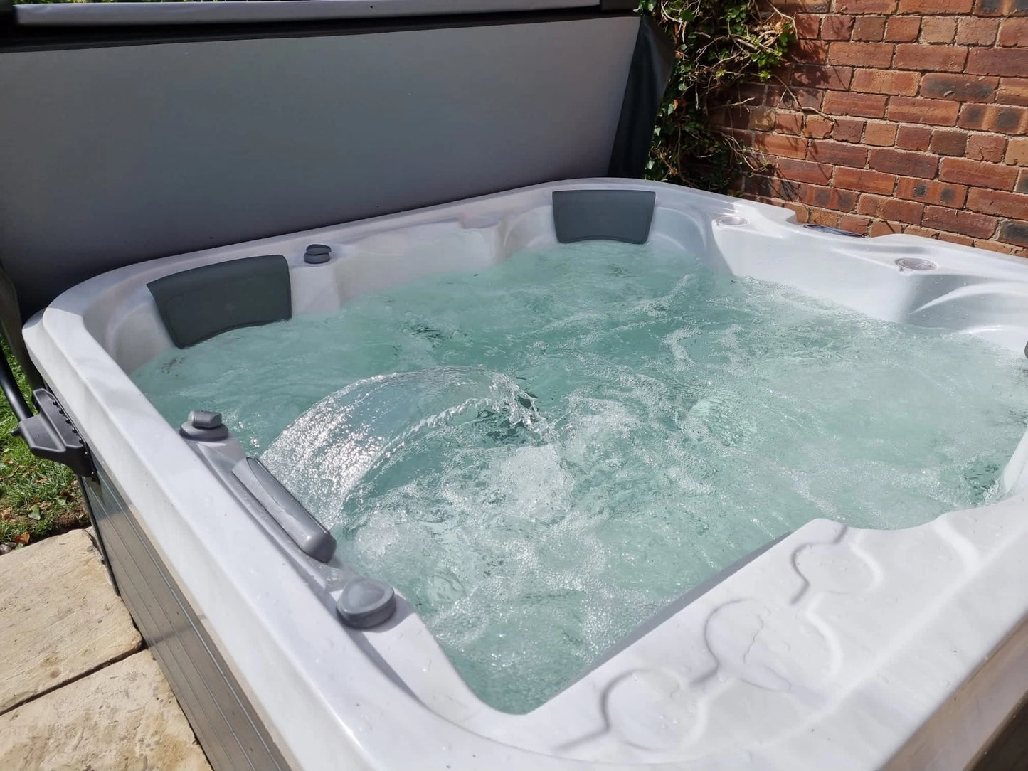 Galaxy - 6 Person Plug & Play Hot Tub Spa