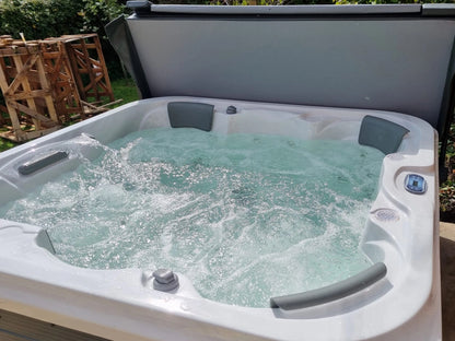 Galaxy - 6 Person Plug & Play Hot Tub Spa