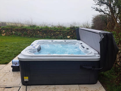 Regal Pro Light - 7 Person Hot Tub Spa